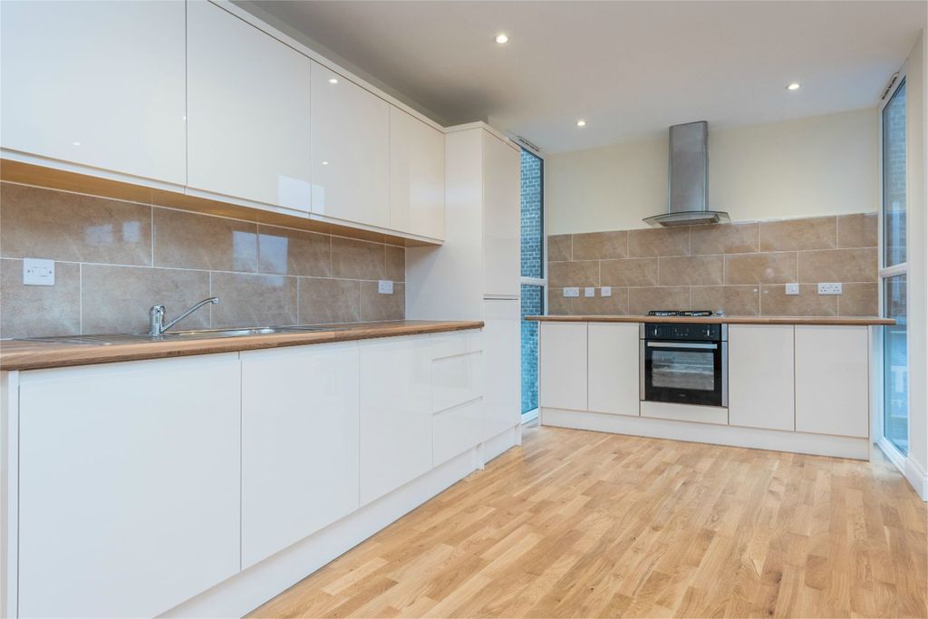 Property photo 3 of 8 Photograph 3