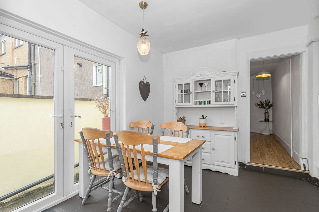 Property photo 2 of 25