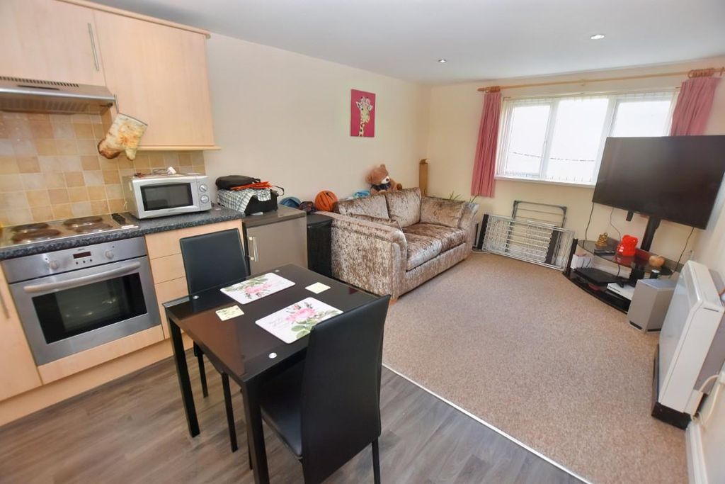 Property photo 3 of 11 Dsc_6627 (Medium).Jpg
