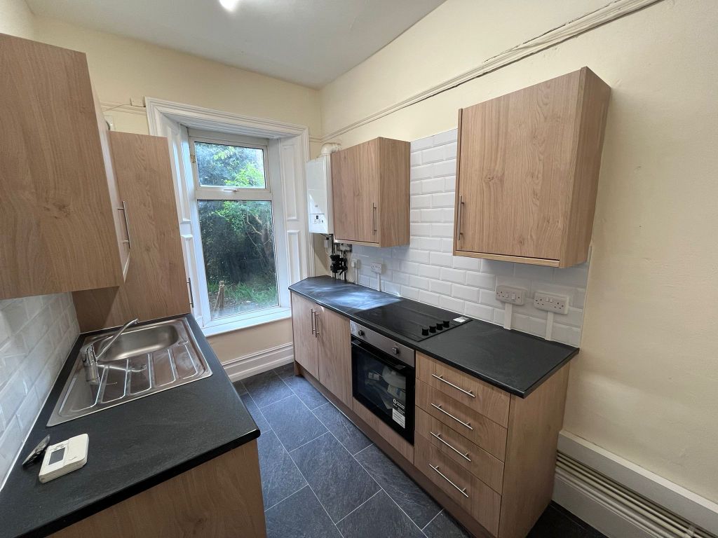 Property photo 3 of 6 Kitchen