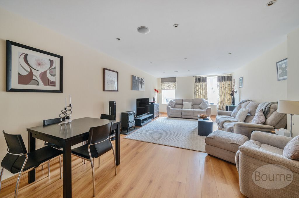Property photo 3 of 23 45c43513-3801-498...
