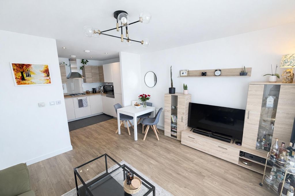 Property photo 3 of 21