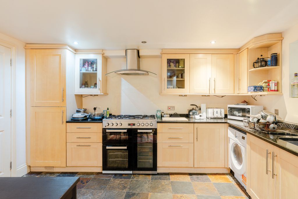 Property photo 2 of 14 4