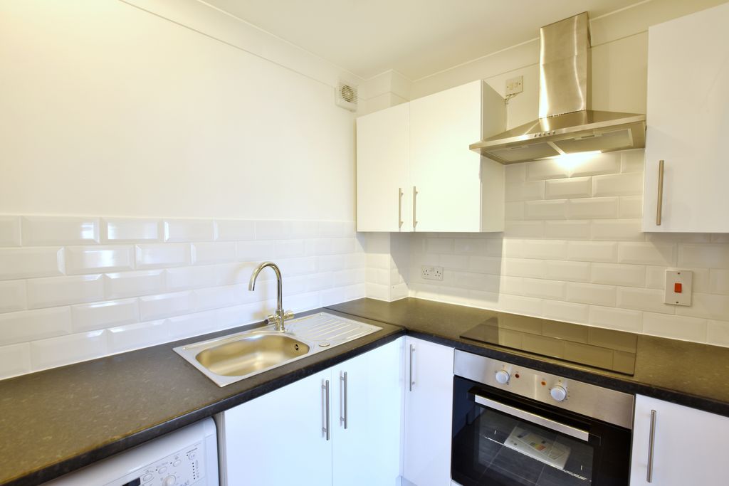 Property photo 2 of 6 Kitchen