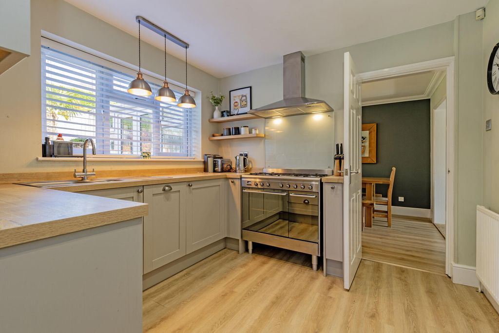 Property photo 2 of 25 Kitchen