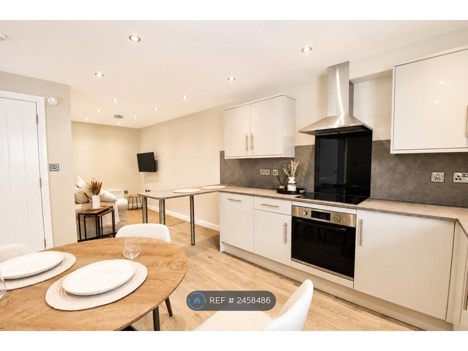 Property photo 1 of 8 Flat 3