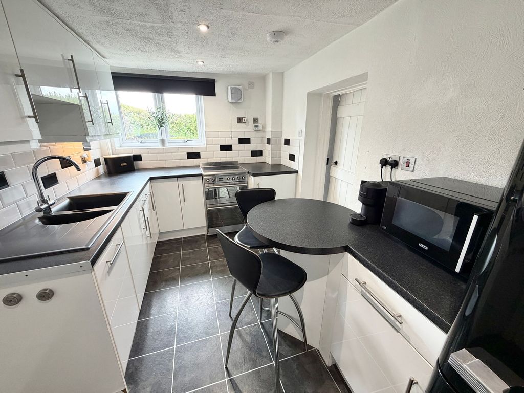 Property photo 3 of 22 Kitchen