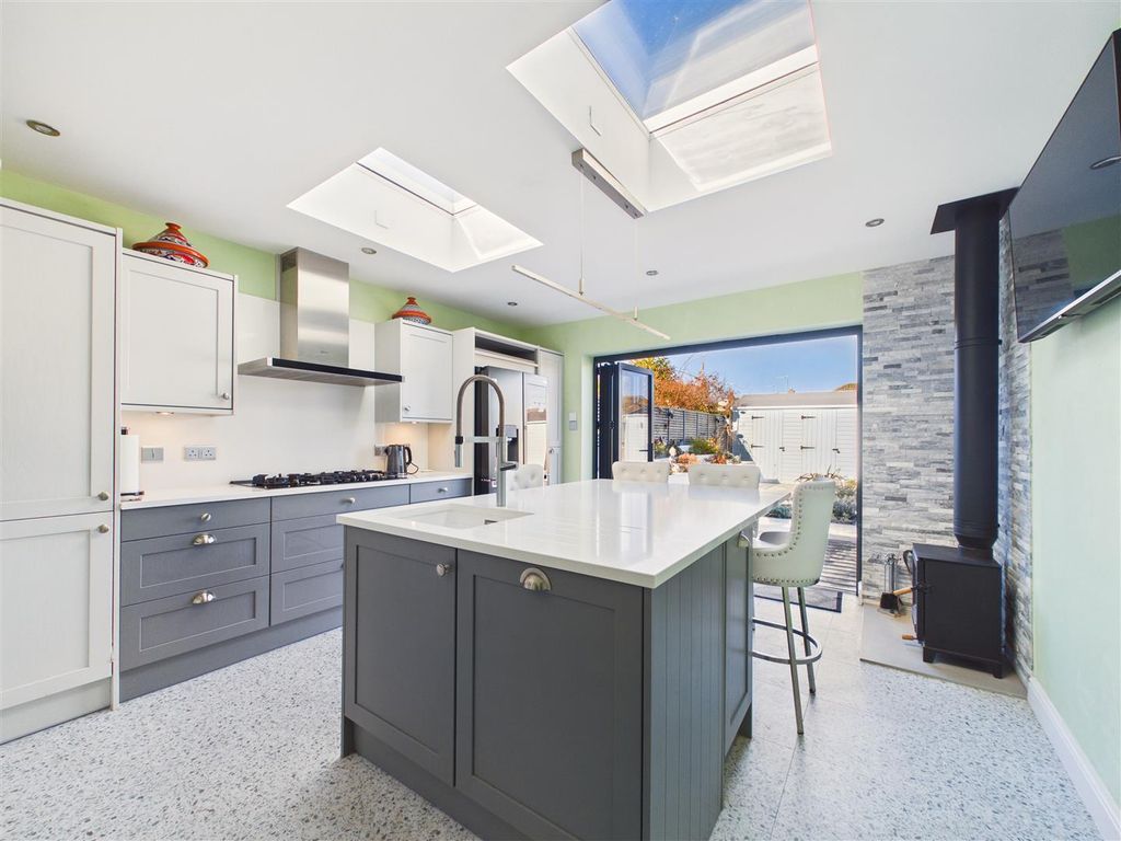 Property photo 2 of 24 Cam03303G0-Pr0307-Still044.Jpg