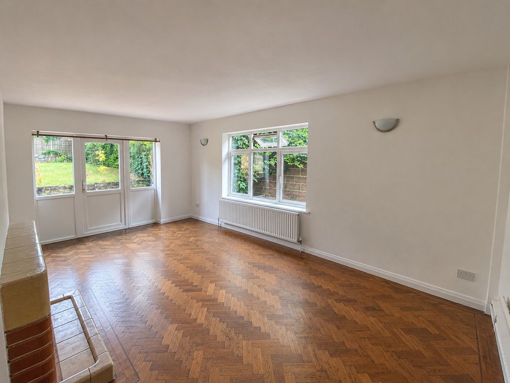 Property photo 2 of 10 Living Room
