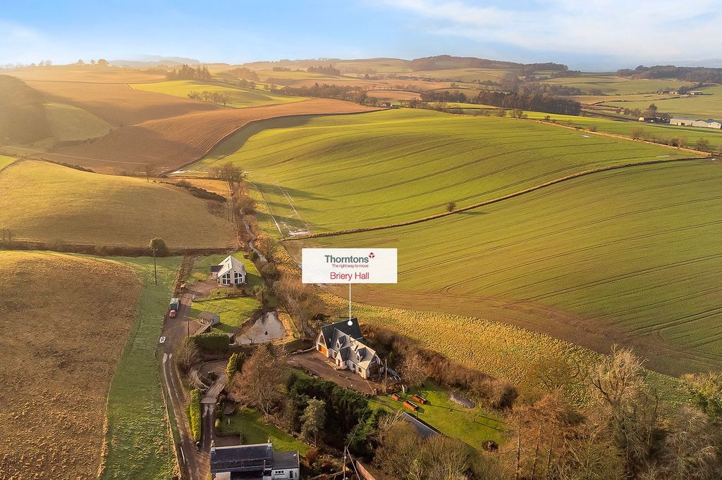 Property photo 2 of 31