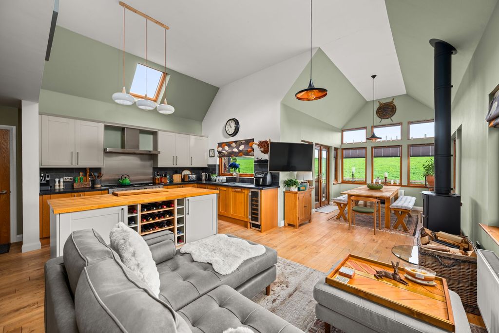 Property photo 1 of 36