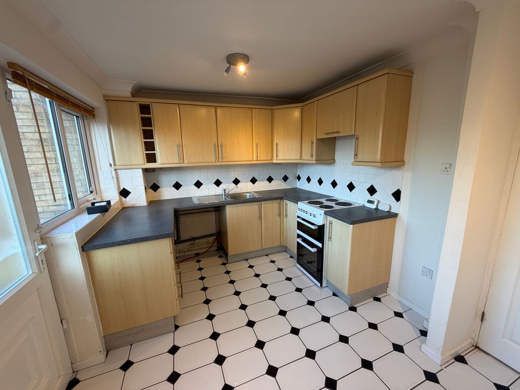 Property photo 2 of 14 Kitchen