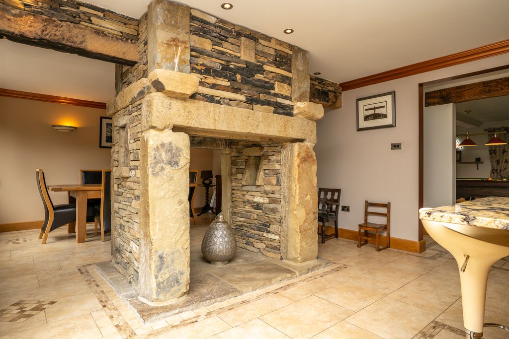 Property photo 2 of 30 Kitchenfire