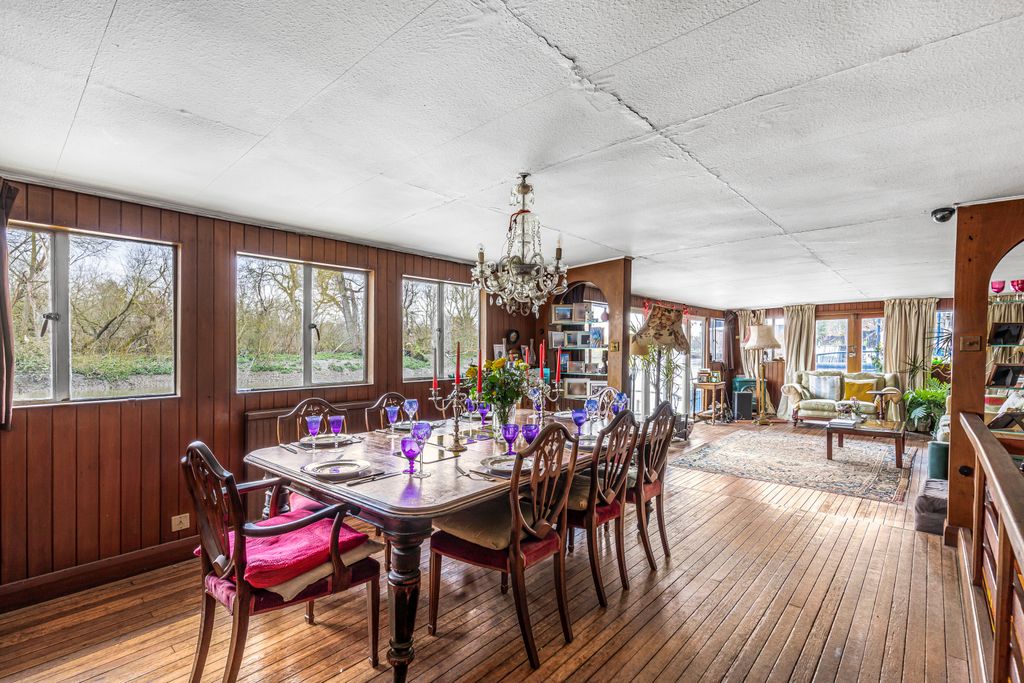 Property photo 3 of 18 Dining Area