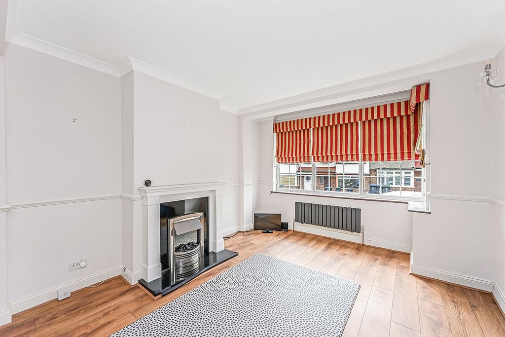 Property photo 2 of 18 Living Room