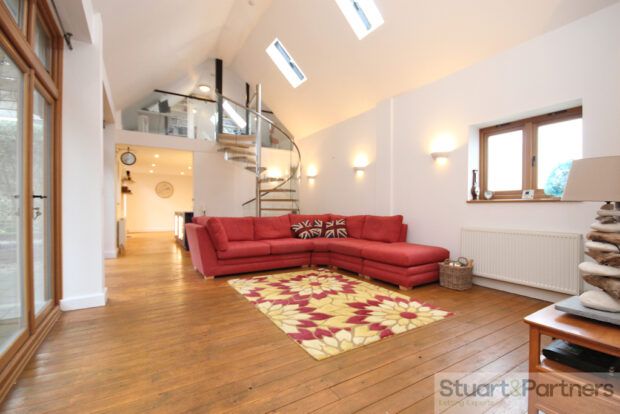 Property photo 2 of 19