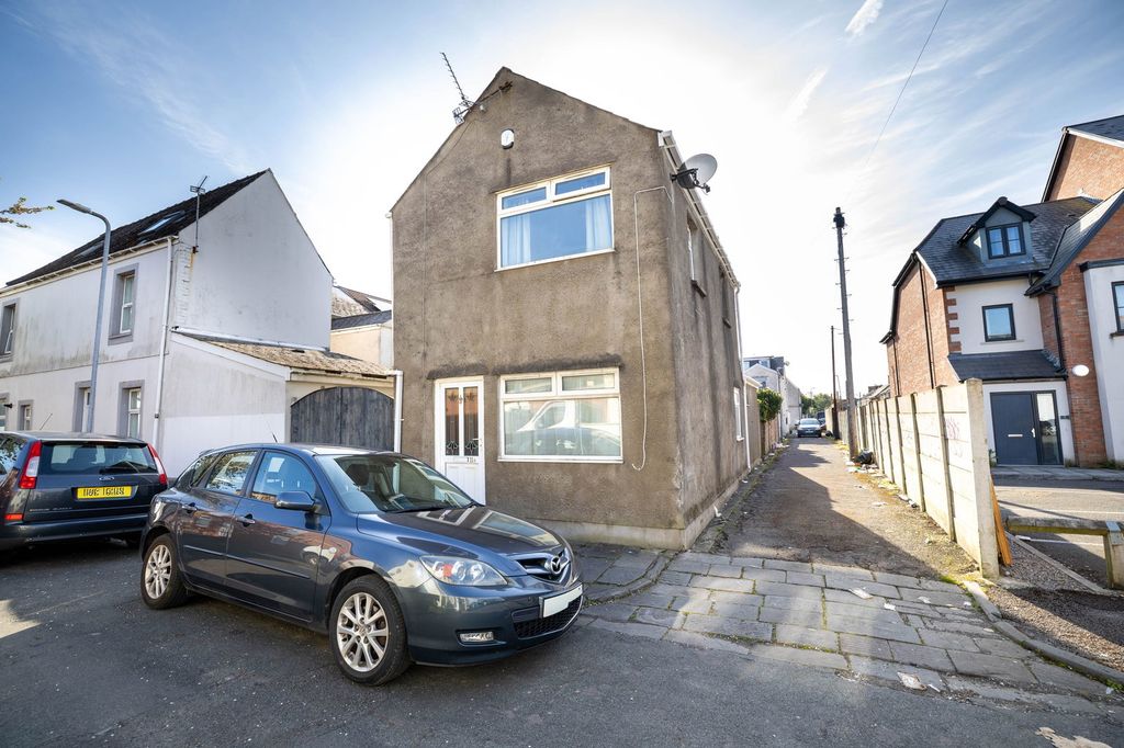 Property photo 1 of 11