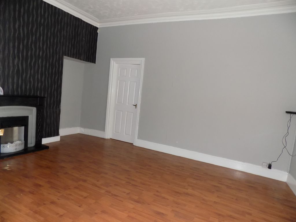 Property photo 3 of 12 Living Room