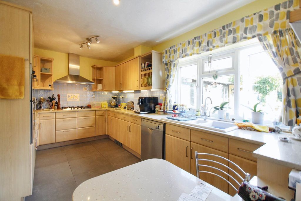 Property photo 3 of 19