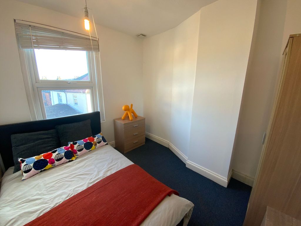 Property photo 2 of 5 Room 3