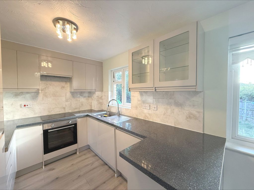 Property photo 3 of 14 5574013