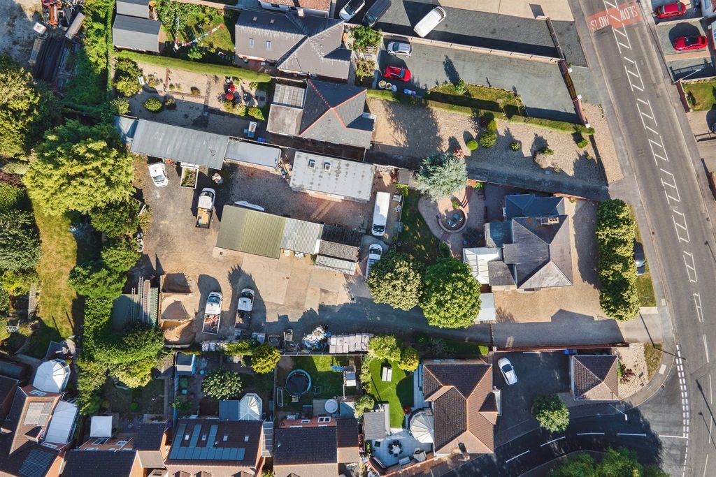 Property photo 2 of 32