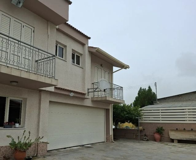 Property photo 2 of 11