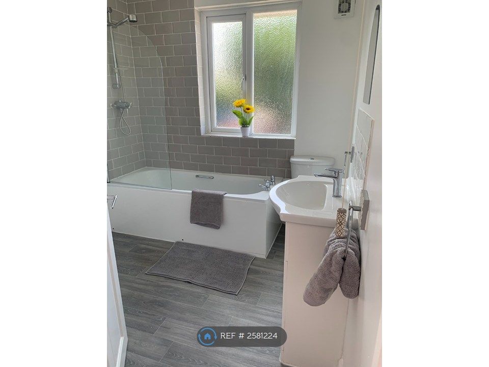 Property photo 2 of 15 Bathroom