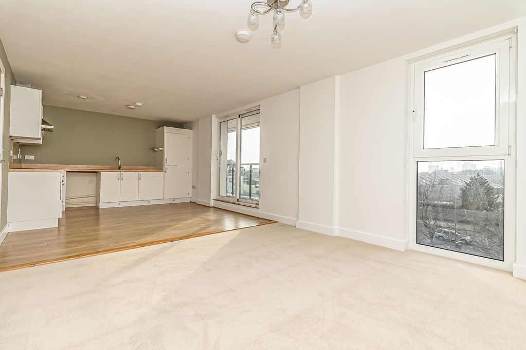 Property photo 3 of 20 .