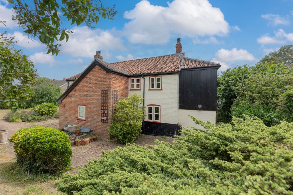 Property photo 2 of 27