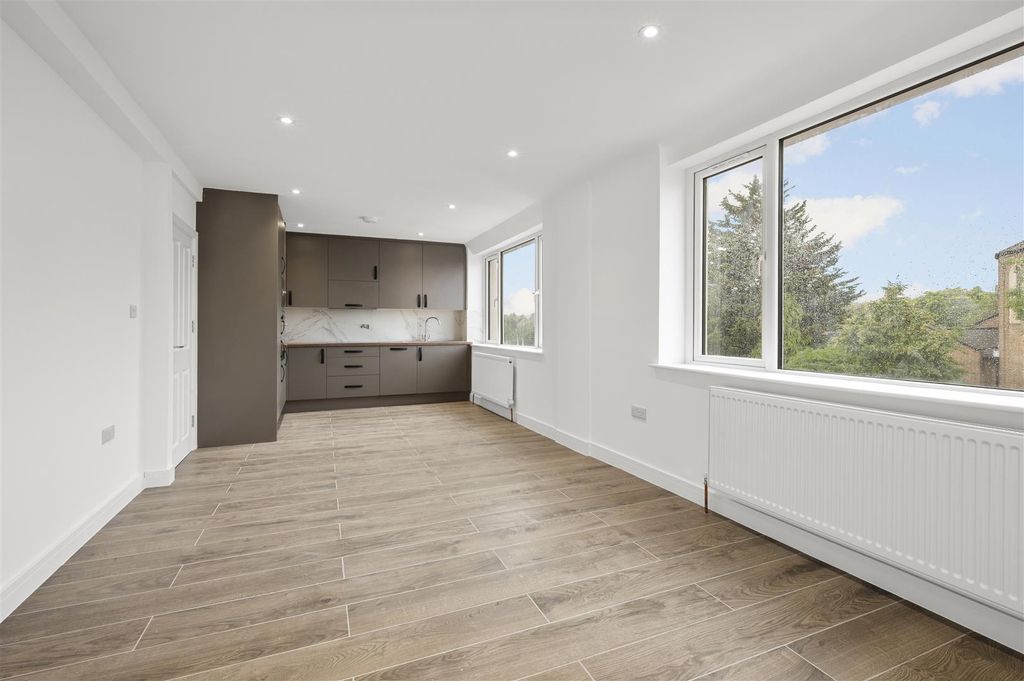 Property photo 1 of 19 Flat 3, 80 Durham Road,1.Jpg