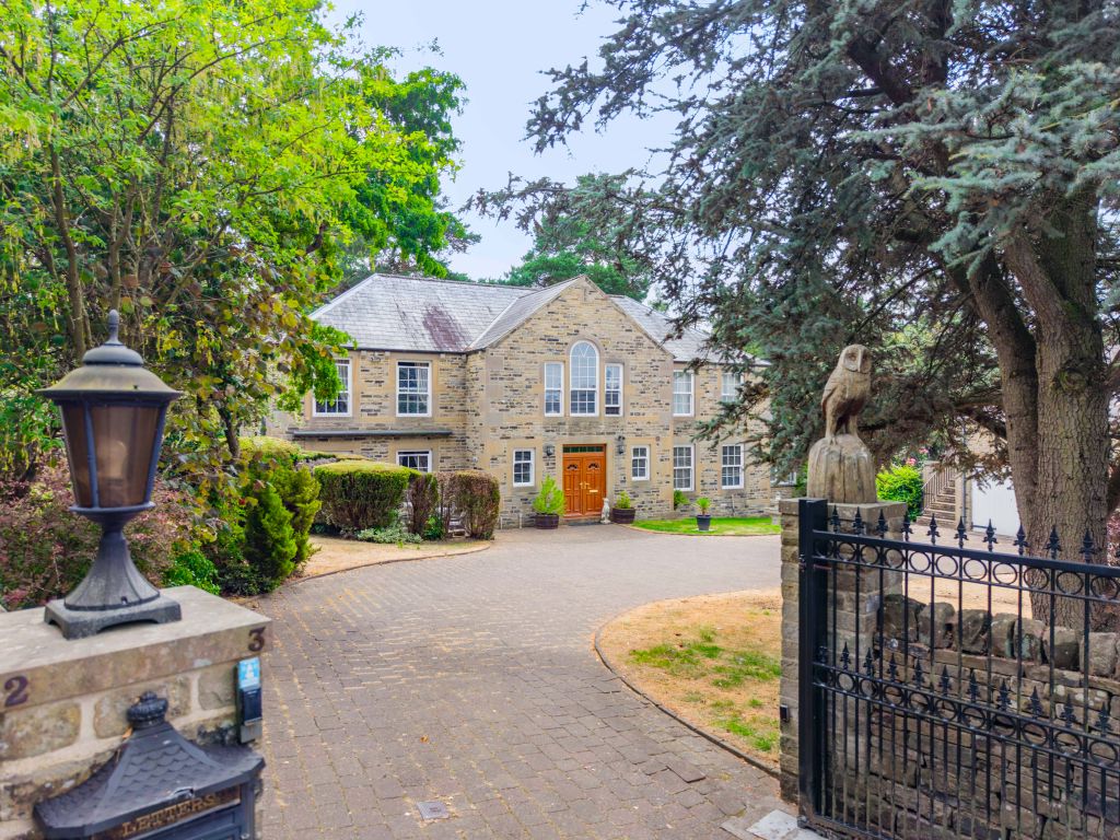 Property photo 1 of 37