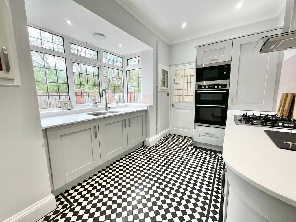 Property photo 2 of 42