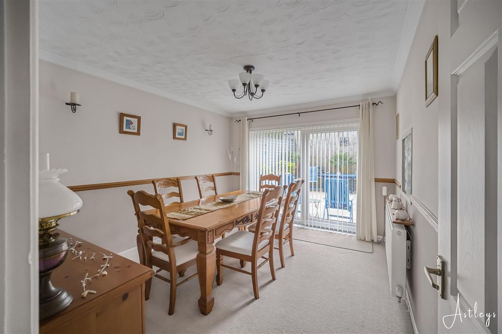 Property photo 3 of 19 Dining Room