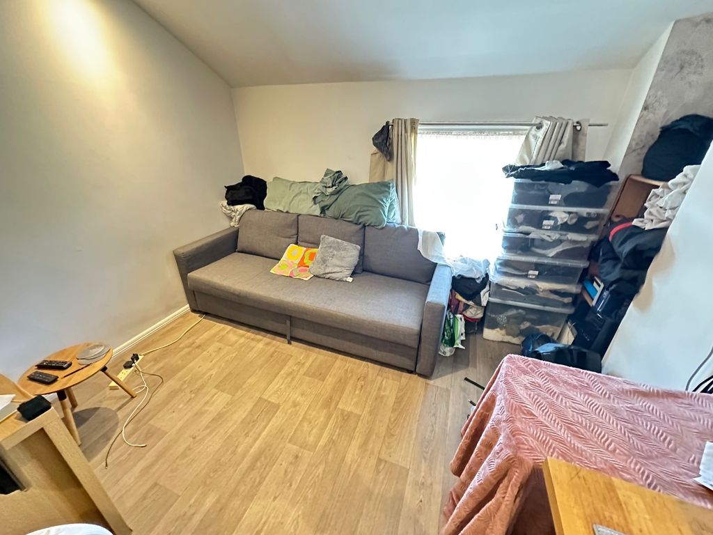 Property photo 3 of 7 4336032