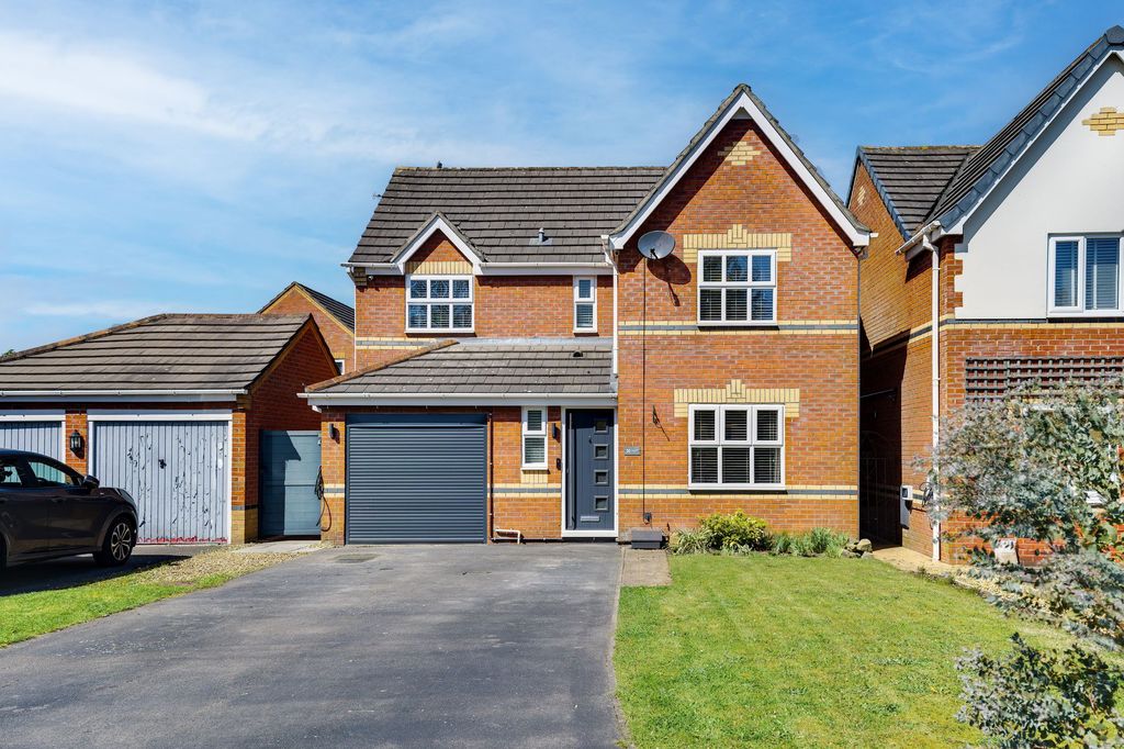 Property photo 1 of 28