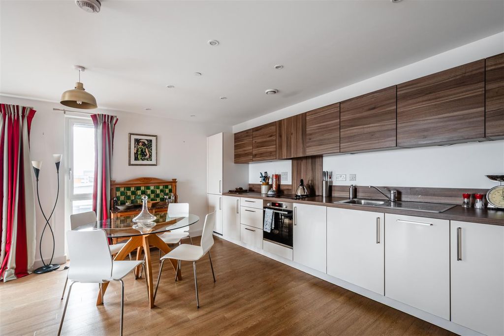 Property photo 2 of 9