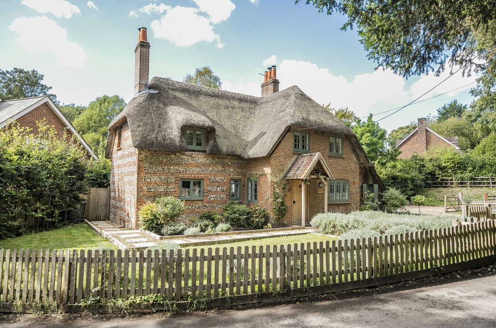 Property photo 2 of 17 1348713-1-68Bee8F...