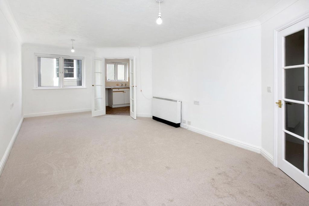 Property photo 2 of 8