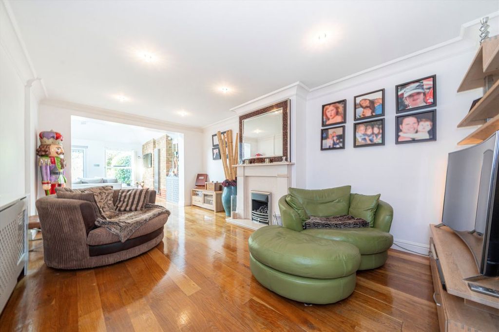 Additional image 4 of 5 bed property for saleWensleydale Road, Hampton TW12