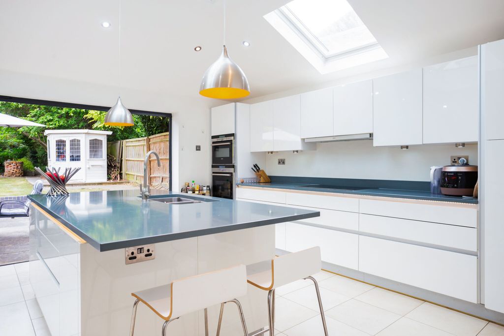 Property photo 1 of 18