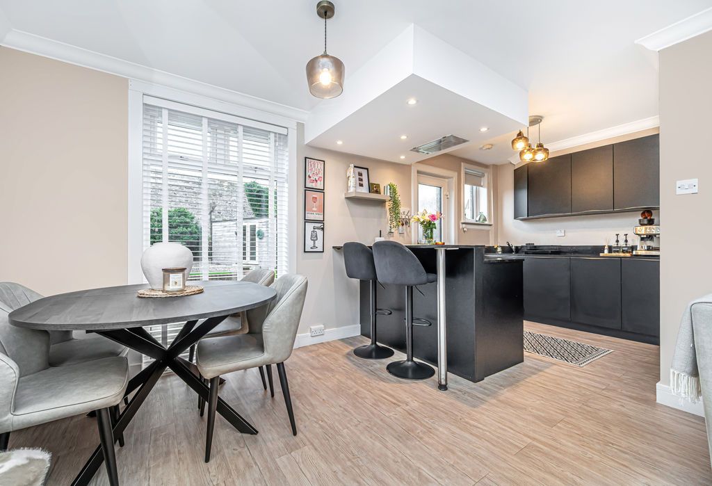 Property photo 2 of 27 Lounge With Open Plan Dining Kitchen
