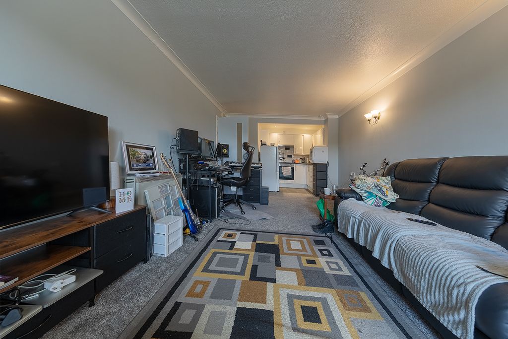 Property photo 2 of 25