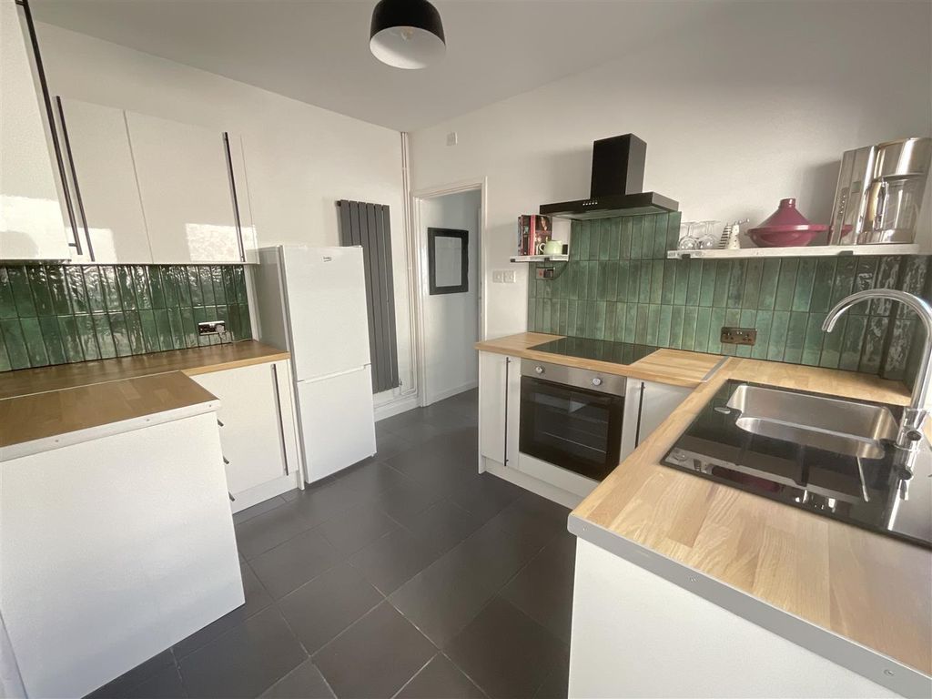 Property photo 3 of 21 Kitchen