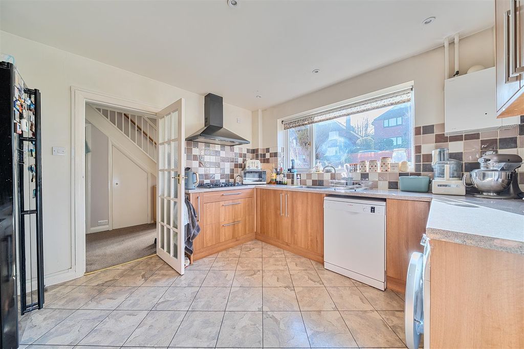 Property photo 2 of 31 Kitchen