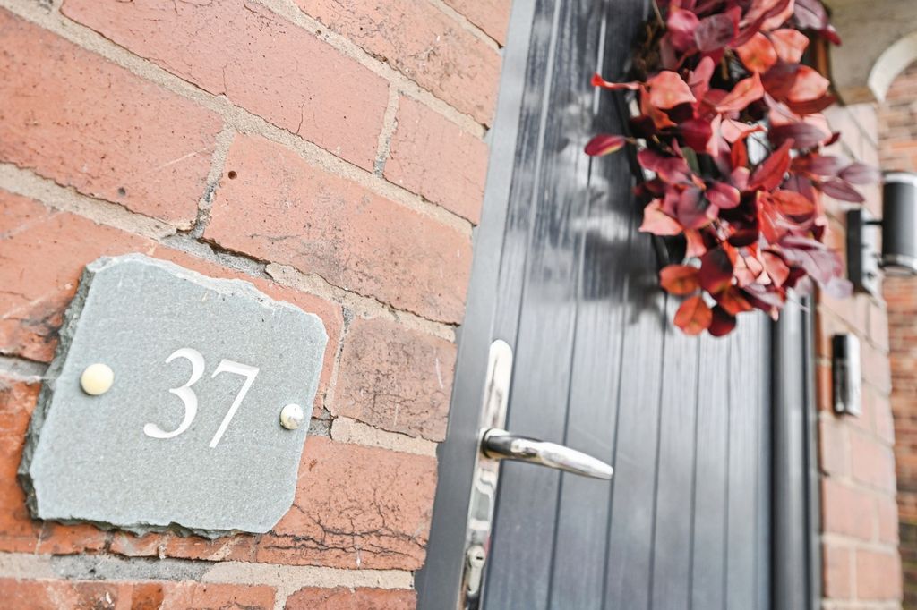 Property photo 2 of 21 Front