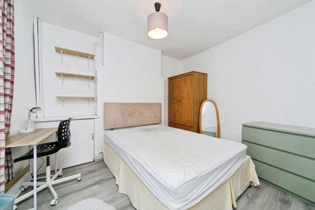 Property photo 3 of 16 Photo