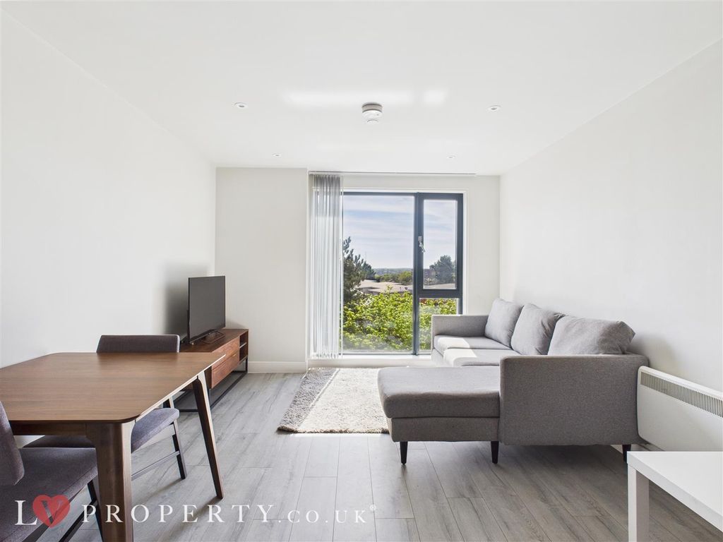 Property photo 1 of 14 Cam05016G0-Pr0069-St