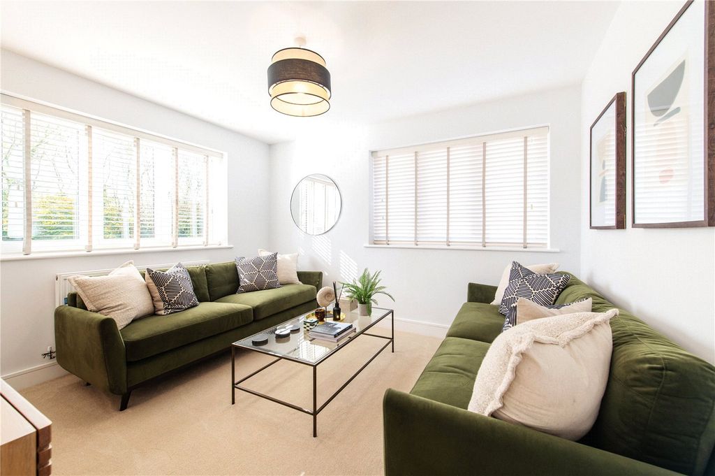 Property photo 3 of 20 Living Room