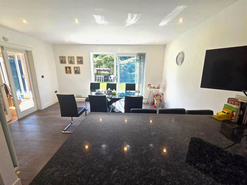 Property photo 3 of 24 Kitchen / Diner